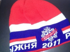 Воронежцев возмутили шапки «Лыжня России» с перепутанным триколором