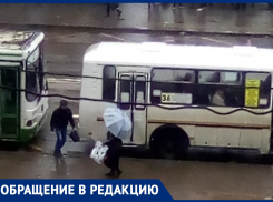 Воронежцы вынуждены мокнуть на остановке без остановки 
