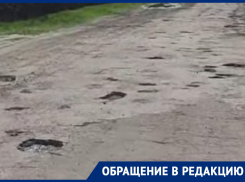 Три минуты философского похода по тотально разбитой дороге сняли в Воронежской области 