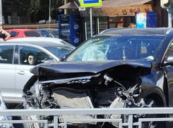 Пробка “во все стороны” парализовала воронежский перекресток