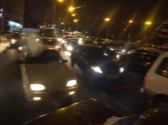 Автомобилистов поставили в позу из-за охраняемого лица в Воронеже