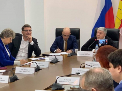 «Тайны» о Гордееве и Гусеве раскрыли на Воронежском клубе политологов 