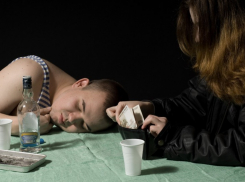 Две жительницы Воронежа похитили 48 тысяч рублей с помощью клофелина