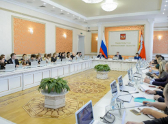 Воронежских чиновников пытаются научить слышать простых смертных