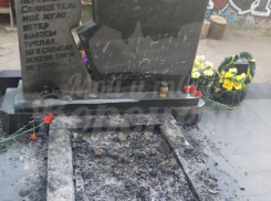 Могилу Юрия Хоя осквернили в Воронеже – опубликованы фото