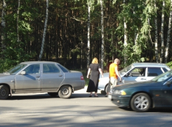 В Воронеже в микрорайоне «Новый» столкнулись две легковушки