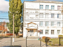 В Воронеже начали поиск подрядчика на ремонт старой школы