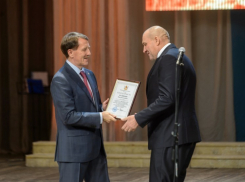 Лучшие аграрии Воронежской области в свой профессиональный праздник получили сертификаты на автомобили