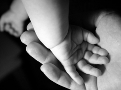 В Воронеже 56-летняя женщина чуть не задушила 6-месячного внука 