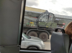 Мощную колонну военной техники заметили под Воронежем
