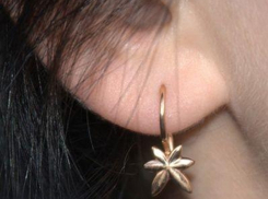 Пьяная соседка вырвала серьги из ушей 7-летней девочки под Воронежем 