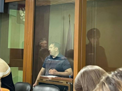 Воронежский депутат Роман Жогов схватился за сердце перед отправкой в СИЗО