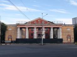 Скандальный ДК Кирова освободили от рекламных плакатов в Воронеже