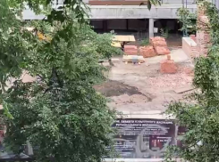 На стройку под окнами домов на пешеходном бульваре Карла Маркса пожаловались воронежцы