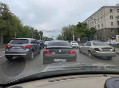 Неработающие светофоры и ДТП спровоцировали транспортный коллапс в Воронеже