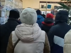 Льготные лекарства поставили воронежцев в гигантскую очередь в государственной аптеке 