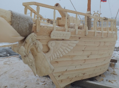 Укротитель бензопилы и его товарищ создали корабль с гальюнной фигурой в Воронеже