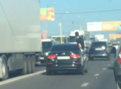 Опасную альтернативу автокондиционеру показали в знойном Воронеже 
