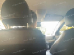 Таксист обложил пассажирок матом и попал на видео в Воронеже