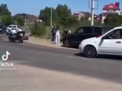 Полицейский из мотобата отвесил подзатыльник воронежскому подростку на «Ямахе»