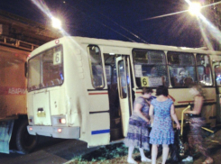 ДТП в Воронеже: автобус врезался в дерево (ФОТО)