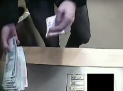 В Воронеже терминал банка случайно выдал 82 тысячи рублей