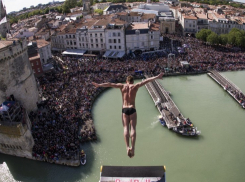 Воронежский спортсмен занял первое место по прыжкам в воду во Франции
