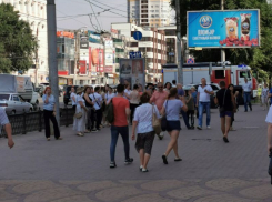 Сигнализация в воронежском ТЦ выгнала на улицу сотрудников магазинов