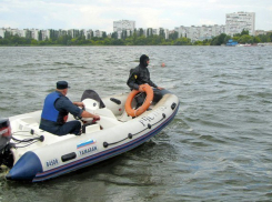 Воронежцам рассказали, как сохранить жизнь во время купания в водоёме