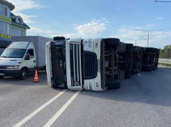 Перевернутая фура спровоцировала 10-километровый затор под Воронежем