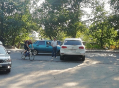 Volkswagen Touareg жены депутата попал в ДТП в Воронеже