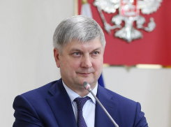 Губернатор Гусев задумался о поддержке воронежцев, закрывшихся дома из-за коронавируса
