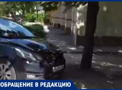 Дети могут проткнуть себе здесь ногу: о нечистой проблеме напротив детской больницы рассказали воронежцы