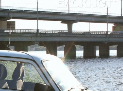 Из Воронежского водохранилища около Северного моста достали труп мужчины