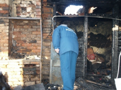 В Новохоперском районе загорелся дом