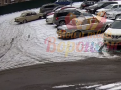 Почему не стоит дрифтовать во дворе, наглядно показали в Воронеже 