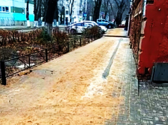 В непроходимую песочницу превратили улицу в центре Воронежа