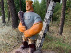 Скульптура Алеши Поповича стала объектом нападения воронежских вандалов