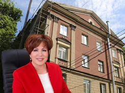 Жители «неаполитанского дворца» выступили против его цветового уничтожения главным архитектором Воронежа