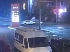 Момент кошмарного ночного ДТП во время погони попал на видео в Воронеже