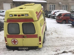 Мучения детского реанимобиля в сургобе сняли на видео в Воронеже