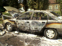 В Боброве прямо на улице загорелся «Опель Омега»
