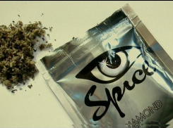 Полицейский за хранение «спайсов» отделался увольнением и условным сроком 