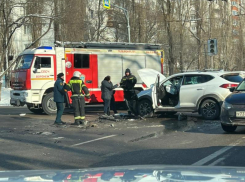 Обстоятельства жесткой аварии возле автобусной остановки раскрыла воронежская полиция  