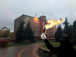 Попытку сжечь администрацию в Воронеже суд совокупно оценил в 19 лет