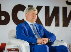 С умеренного роста рейтинга начал 2023 год воронежский губернатор Гусев