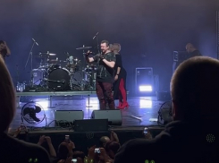 Известный рокер душевно поздравил воронежских женщин с 8 Марта