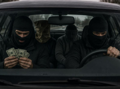Фейковые сотрудники ФСБ с реальными патронами похитили двух мужчин и забрали у них 150 тыс. долларов в Воронежской области