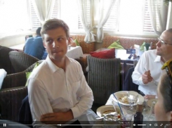 Послы США и Швеции скрылись от украинских беженцев в одном из воронежских кафе (ВИДЕО)