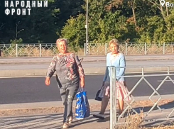 В «русскую рулетку» для пешеходов превратилась новая улица Крынина в Воронеже